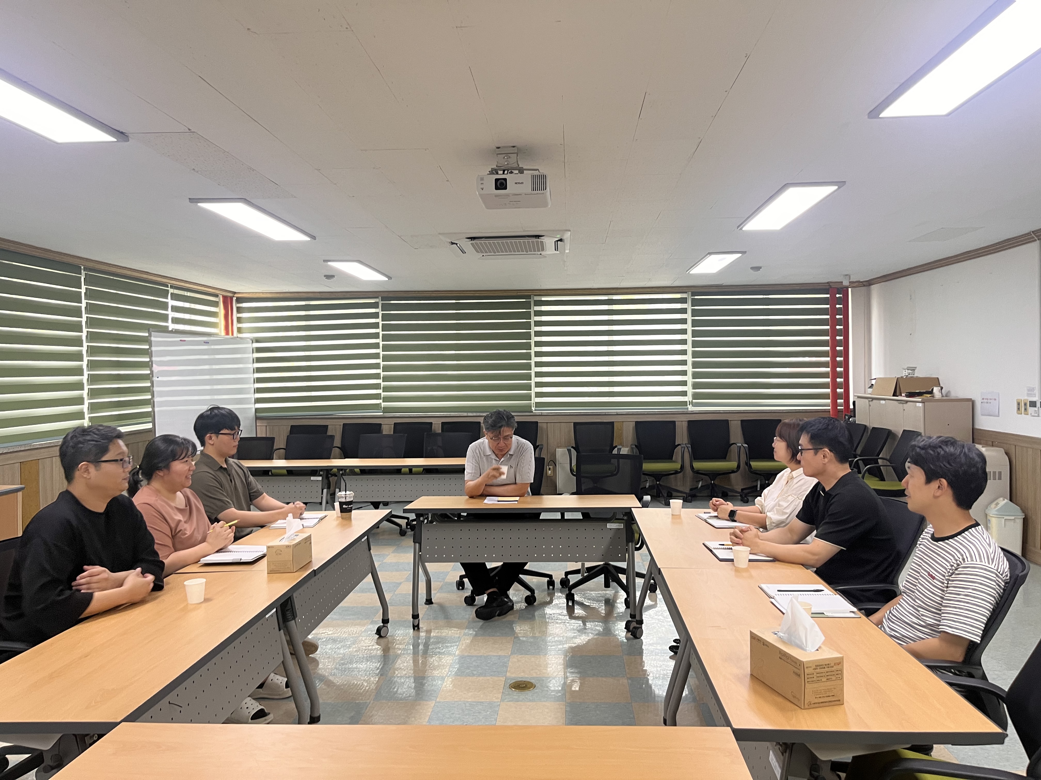 중견 경력 직원(10년 이하)