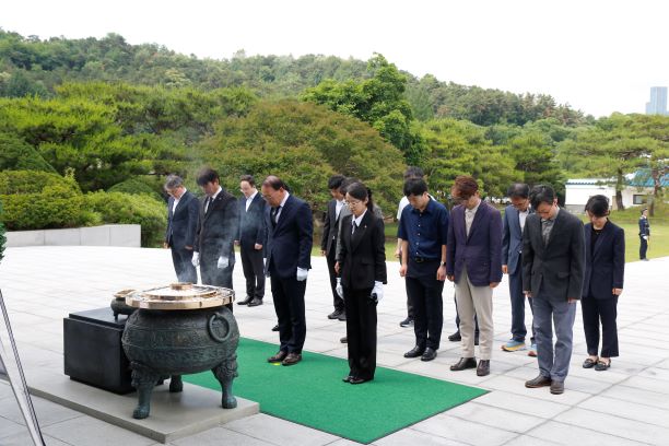 (사진02)임병철 서울지방조달청장  국립서울현충원 참배