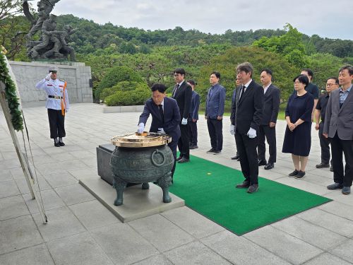 ★260609 (사진)1 서울지방조달청  호국보훈의 달 맞아 국립서울현충원 참배